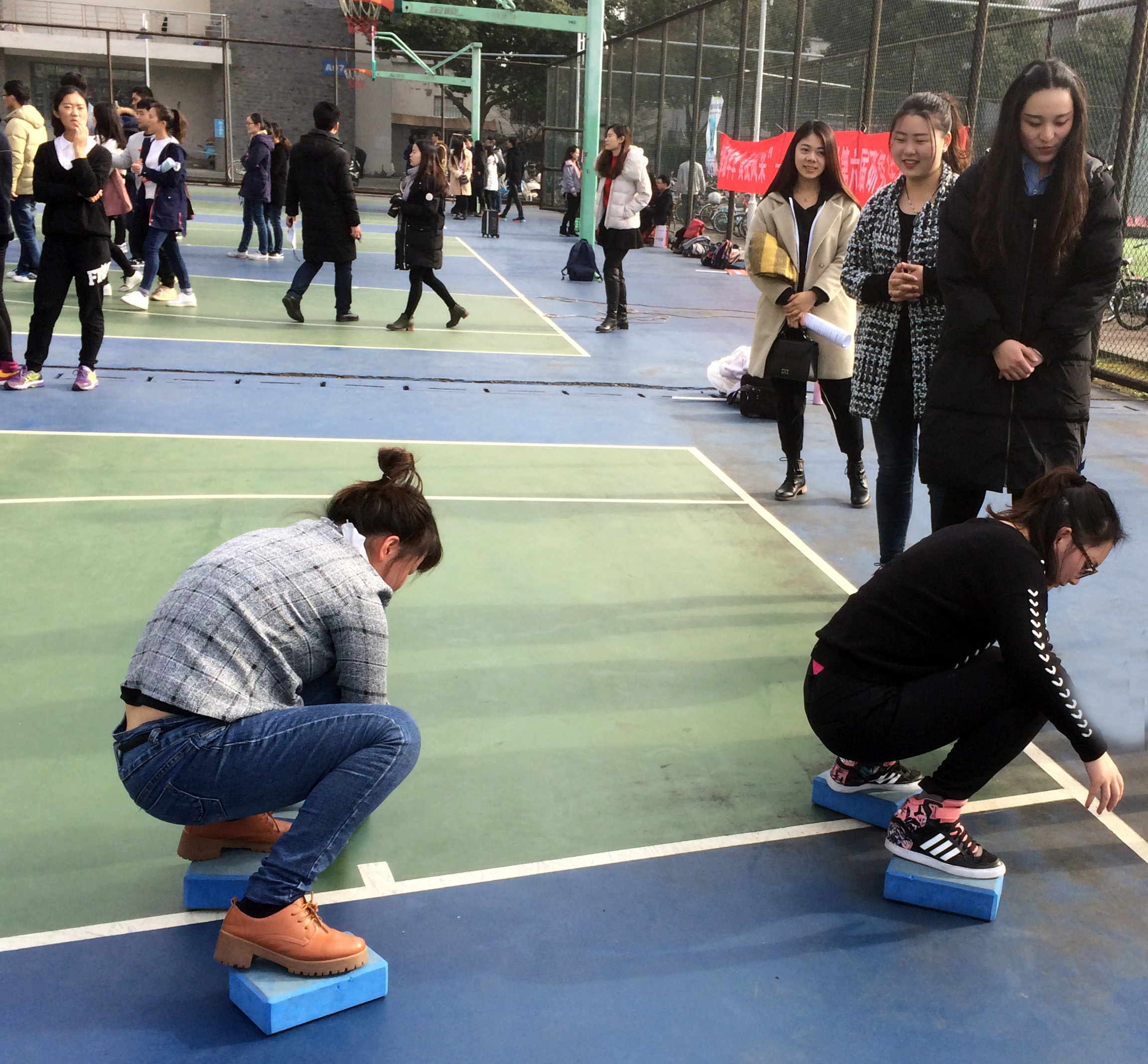 摸石头过河.jpg 摸石头过河.jpg