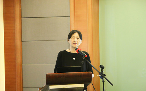 E:/黄艳凤/HYF/2、党建工作/2017年/照片/6月9日-11日媒介城市记忆圆桌会议/圆桌会议照片 - 复件/圆桌会议照片/部分修图/孙玮发言_副本.jpg