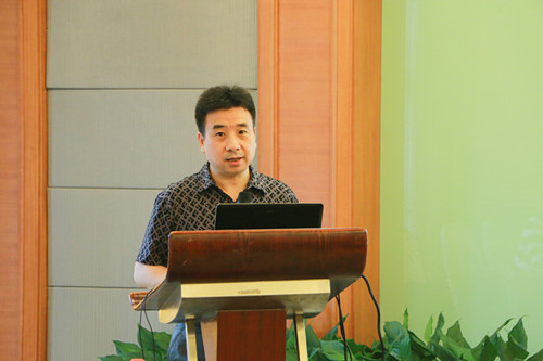 E:/黄艳凤/HYF/2、党建工作/2017年/照片/6月9日-11日媒介城市记忆圆桌会议/圆桌会议照片 - 复件/圆桌会议照片/部分修图/杜志红发言_副本.jpg